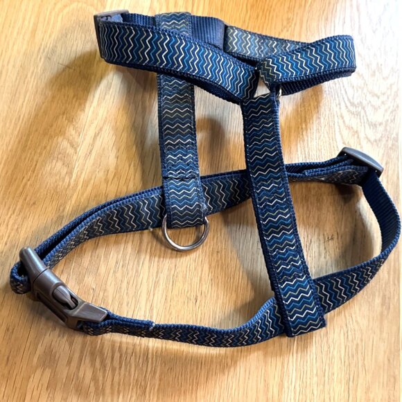 No Pull Dog T-Harness, Chevron Pattern Blue & Green with Brown Buckle - Picture 3 of 14